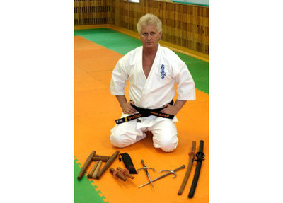 Дед вязал из кочерги банты, а внука в шутку называют китайцем